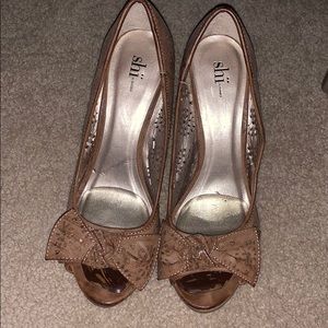SHI open toed pumps